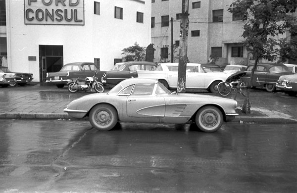 58-02c (074-30) 1958 Chevrolet Corvette Herdtop.jpg